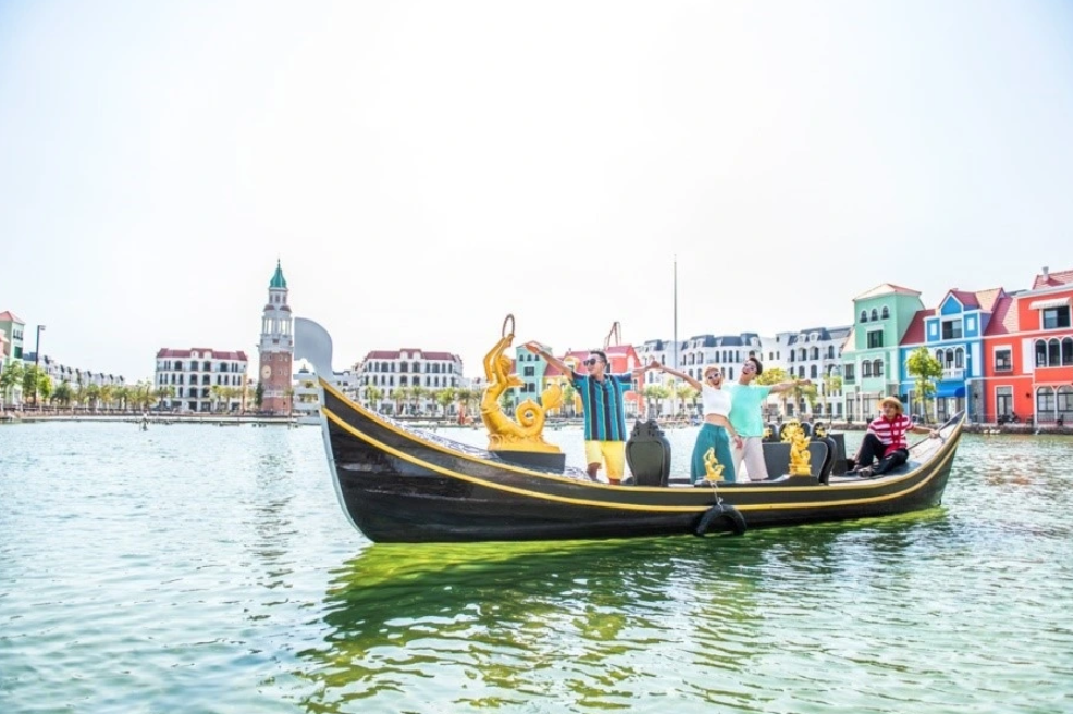 venice boat in grandworld
